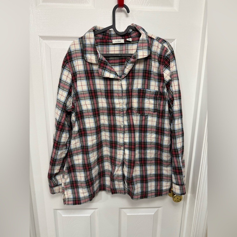 Women’s L.L. Bean white and red Scotch Plaid Flannel Long Sleeve Top Size XL